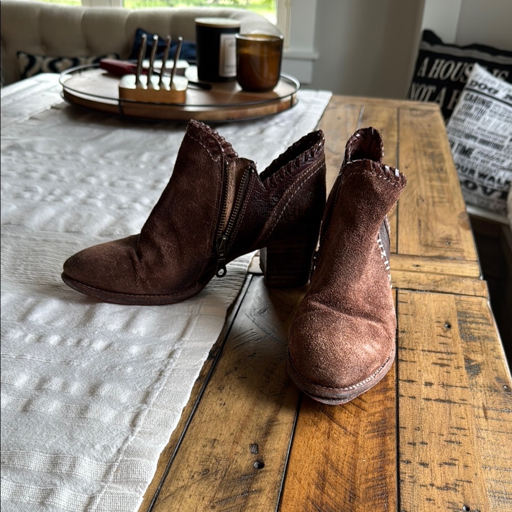 Bed|Stü Suede Ankle Booties – Whipstitch Western Style